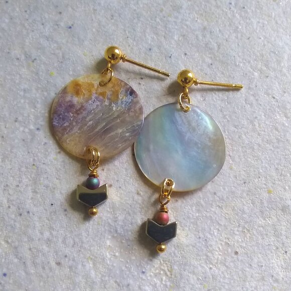 Iridescent Dove Grey Shimmering Shell Earrings - Lightweight Feminine Subtle - Picture 9 of 11